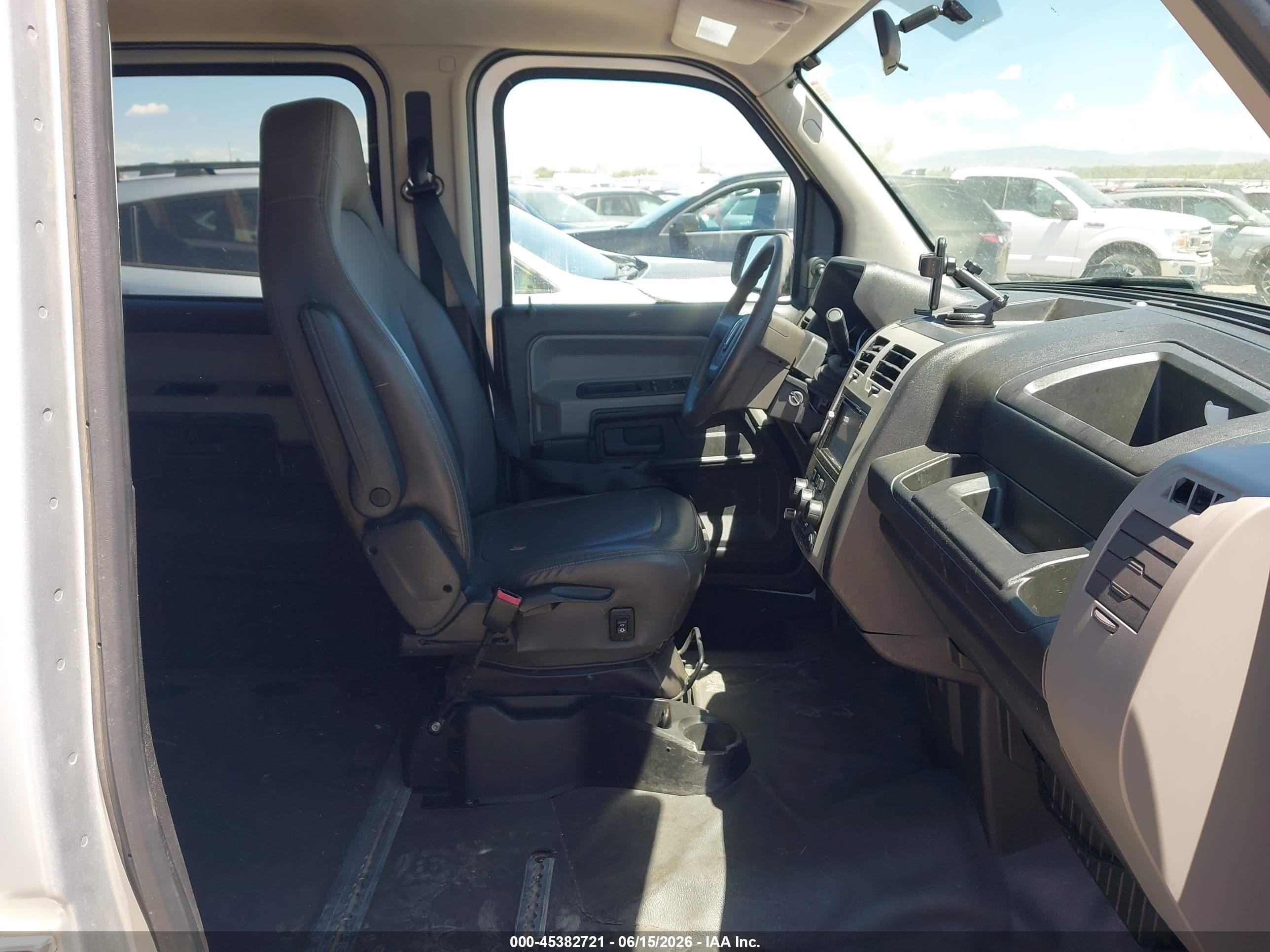 AM General MV-1 — photo 5