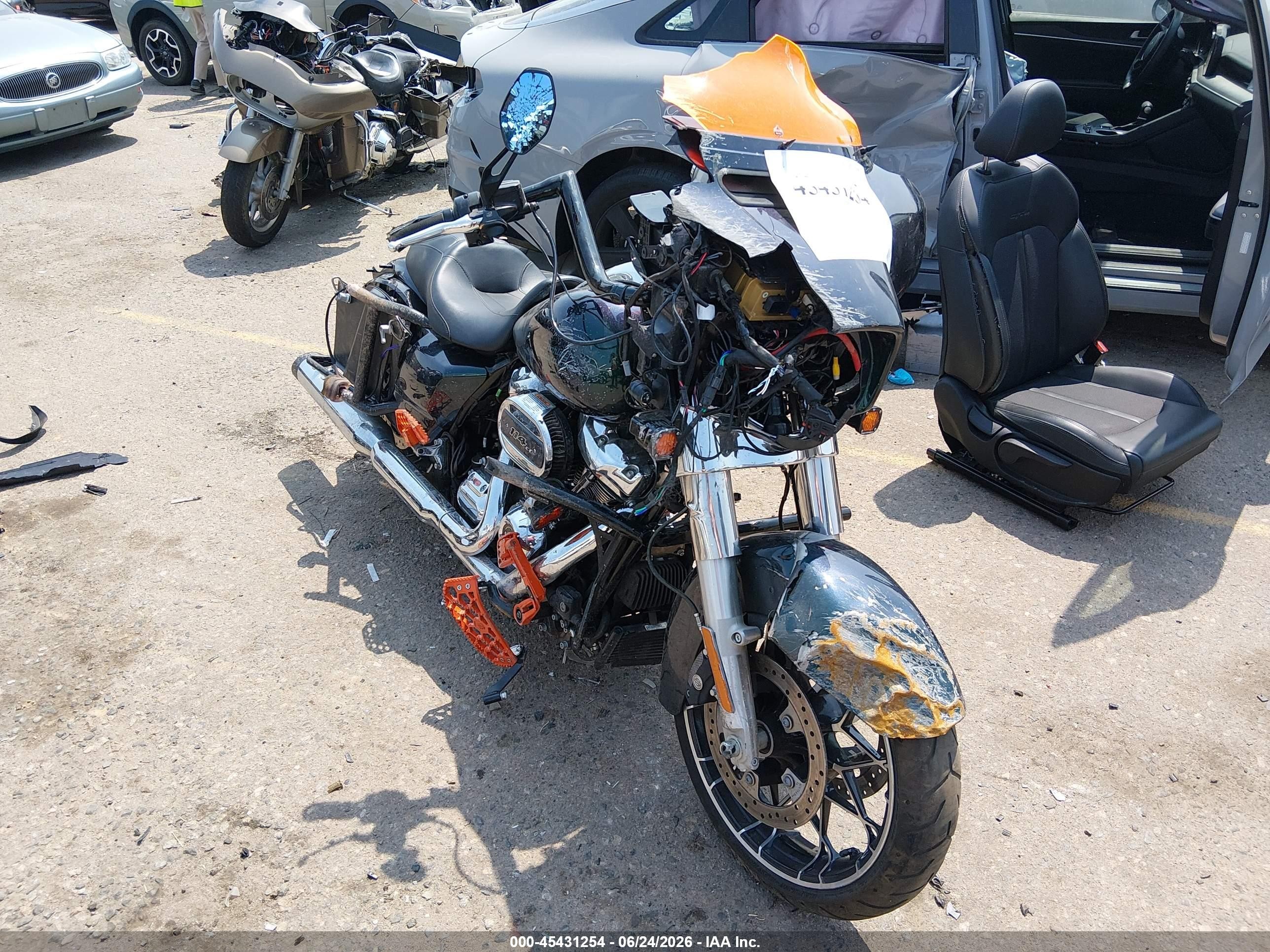 2021 Harley-Davidson Flhxs — 1/13