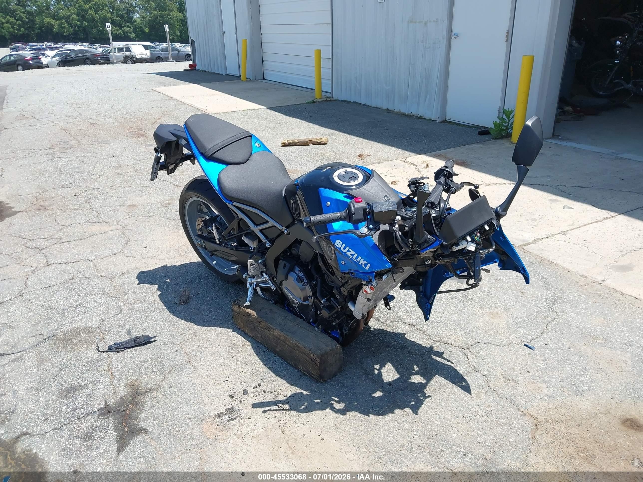 2025 SUZUKI GSX800 F — 1/14