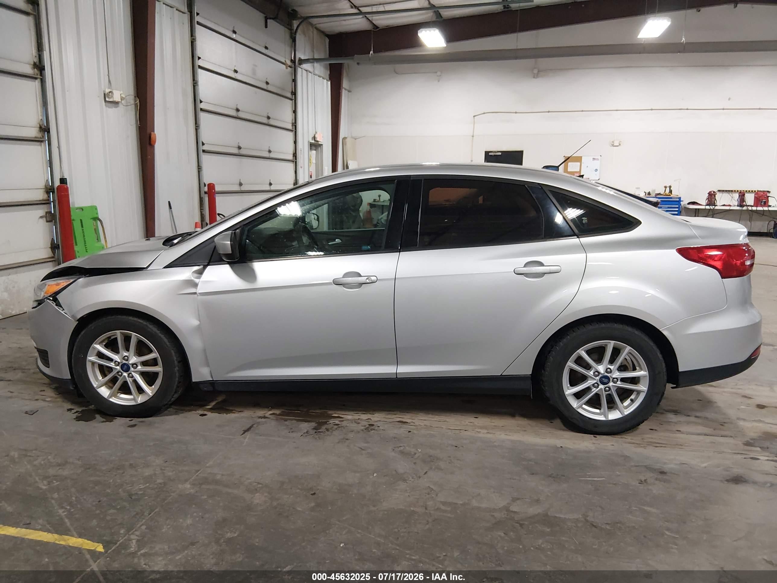 Ford Focus — zdjęcie 14