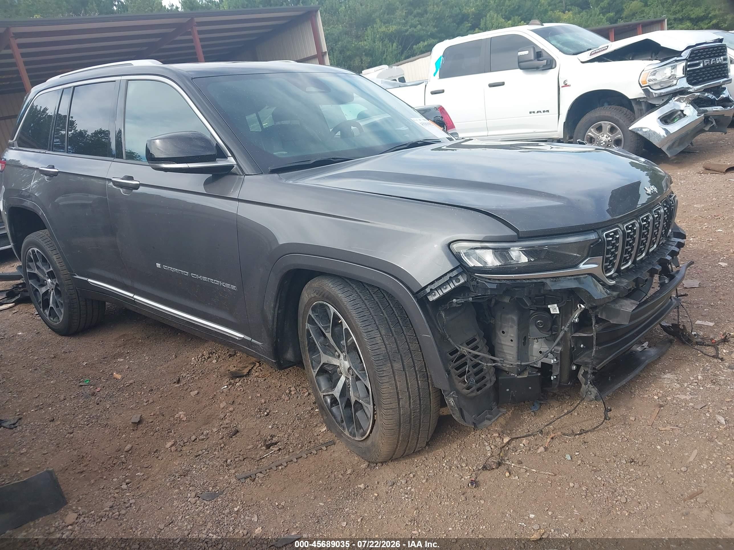 2022 Jeep Grand Cherokee Summit Reserve 4X4 — 1/16