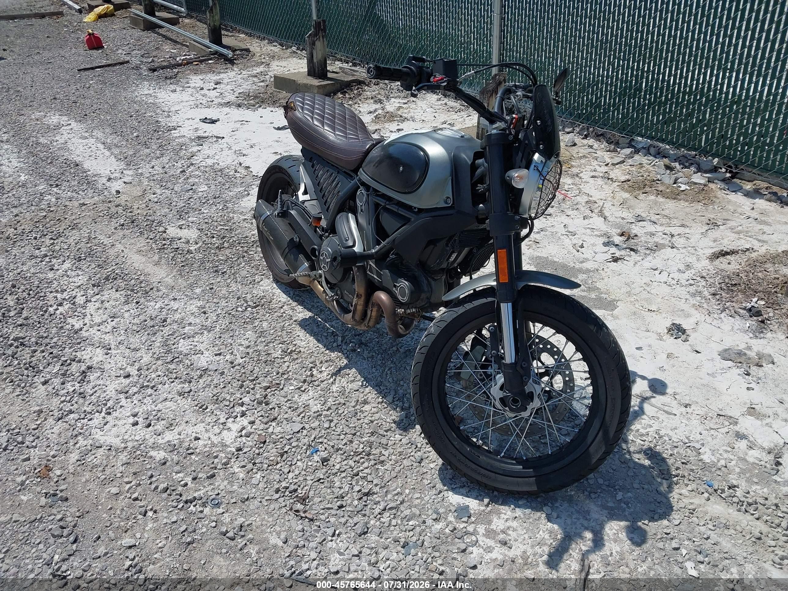 2016 Ducati Scrambler 800 — 1/13