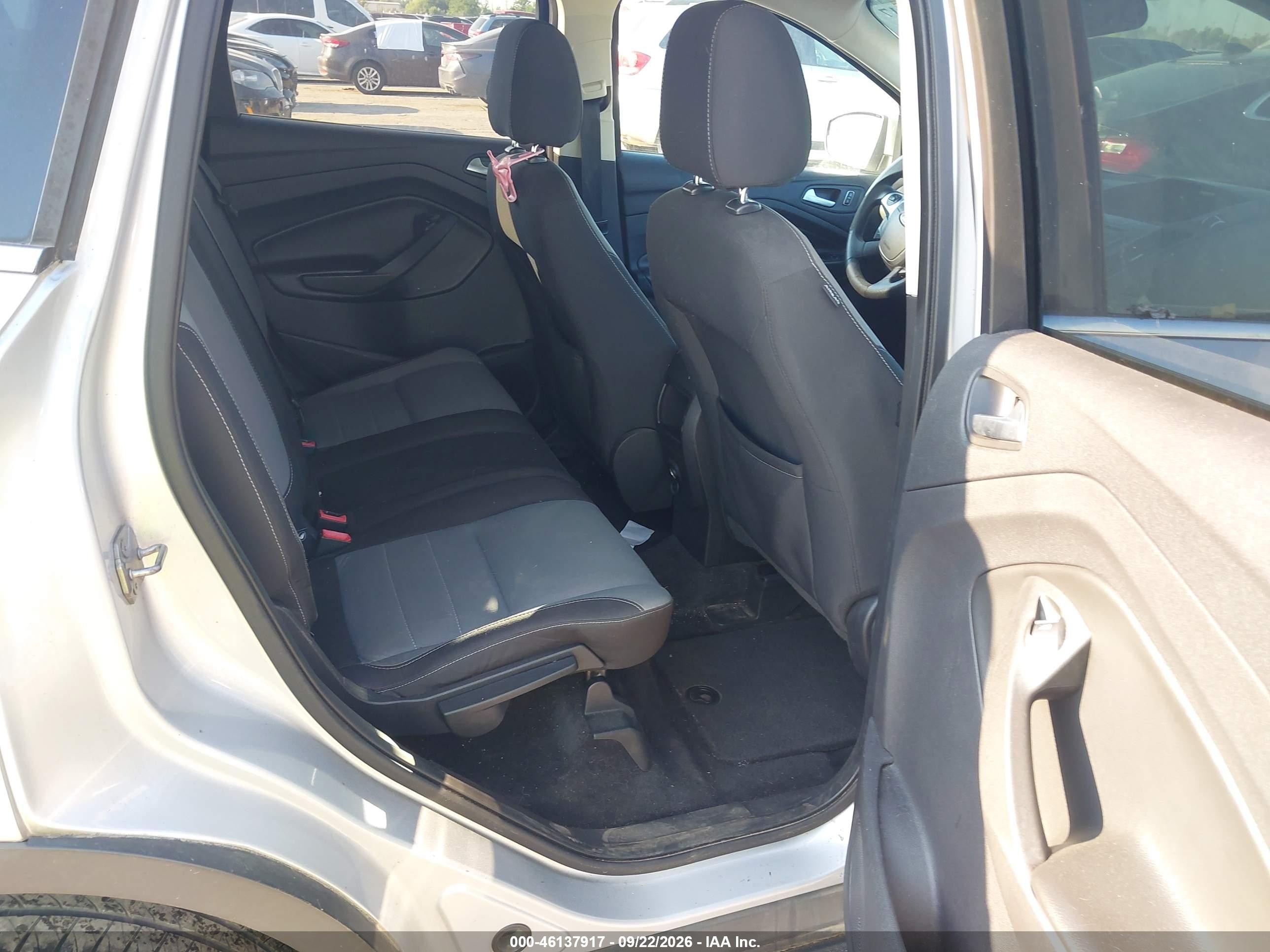 Ford Escape — photo 8
