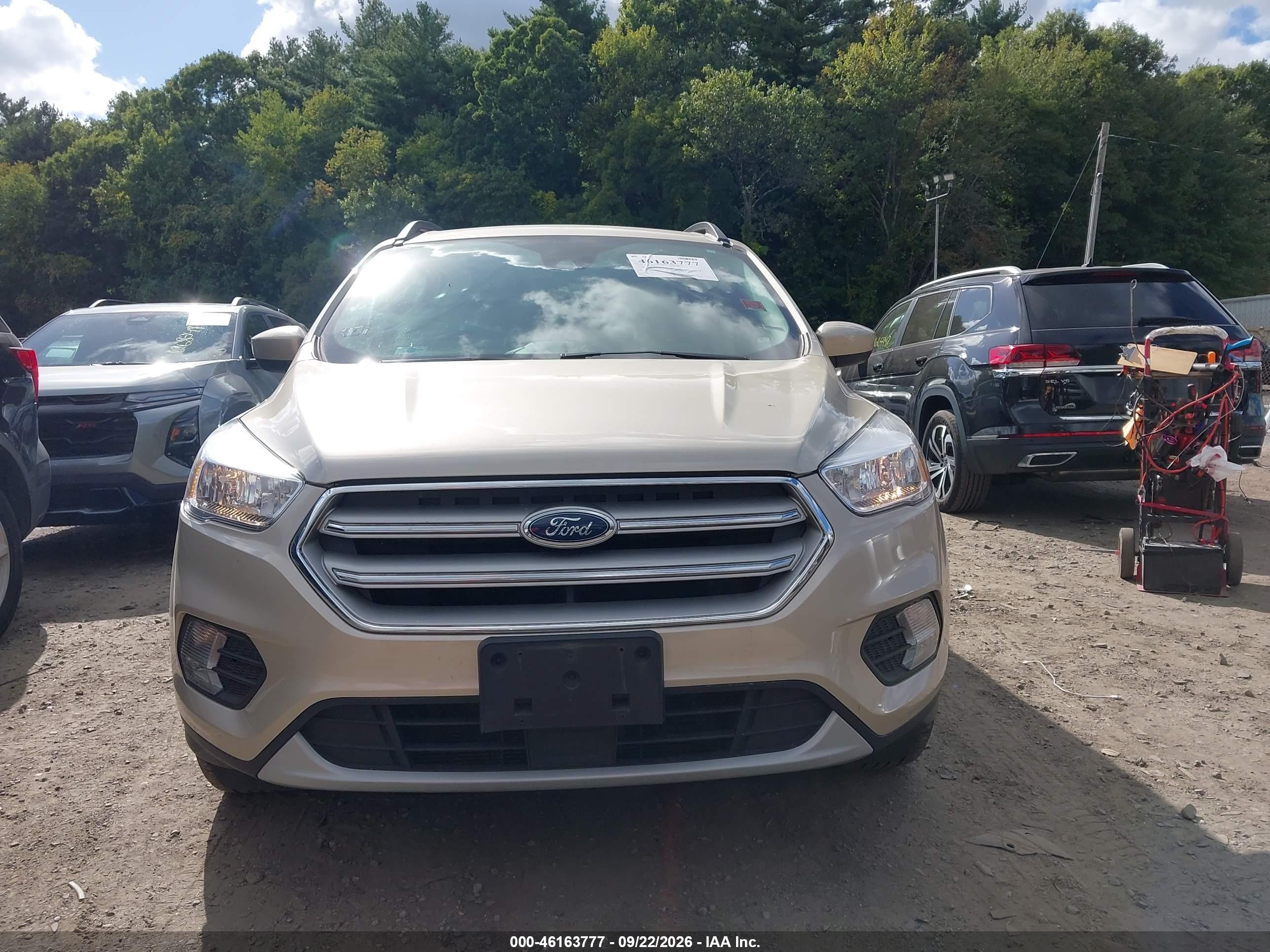 Ford Escape — photo 13