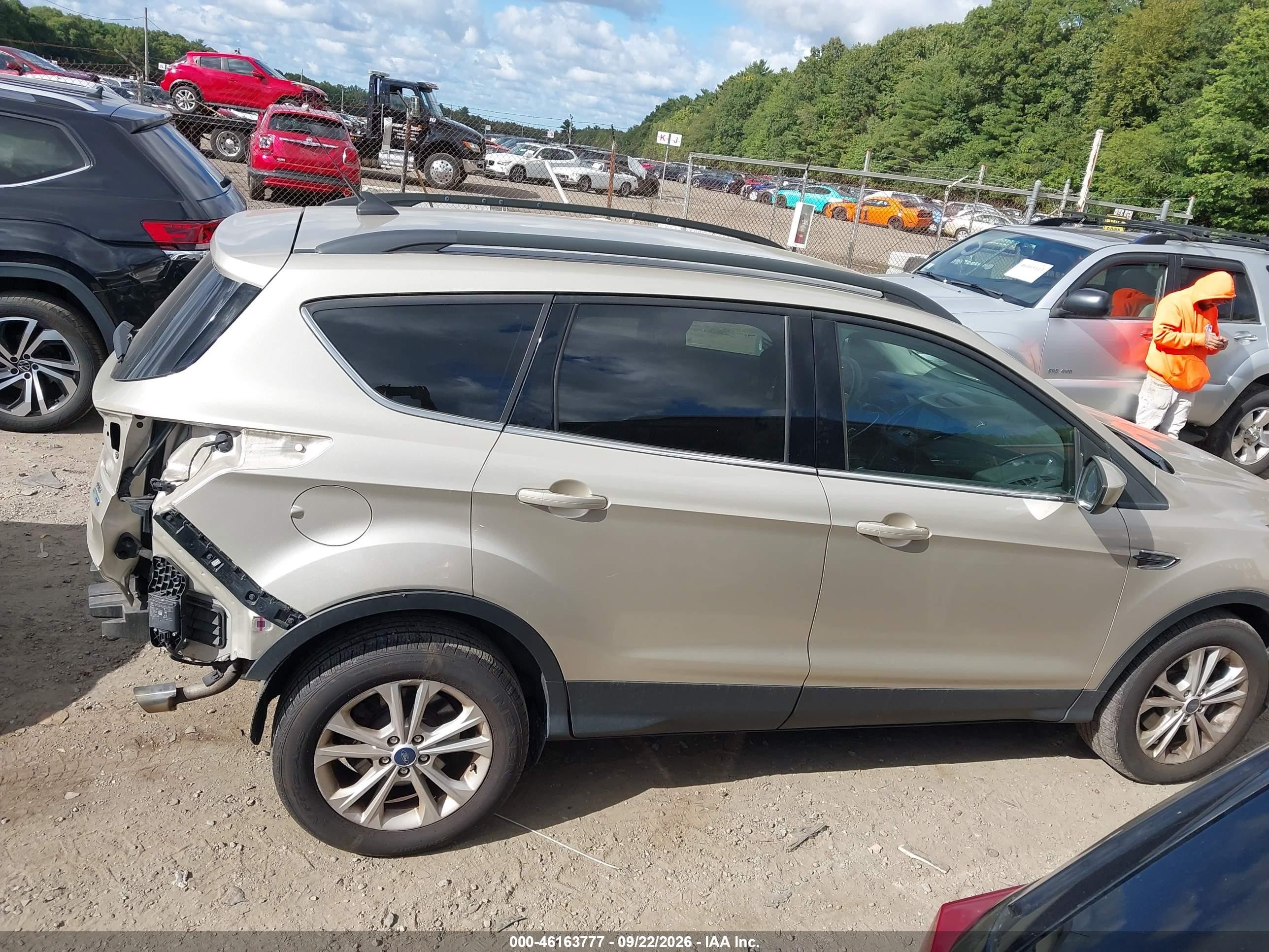 Ford Escape — photo 14