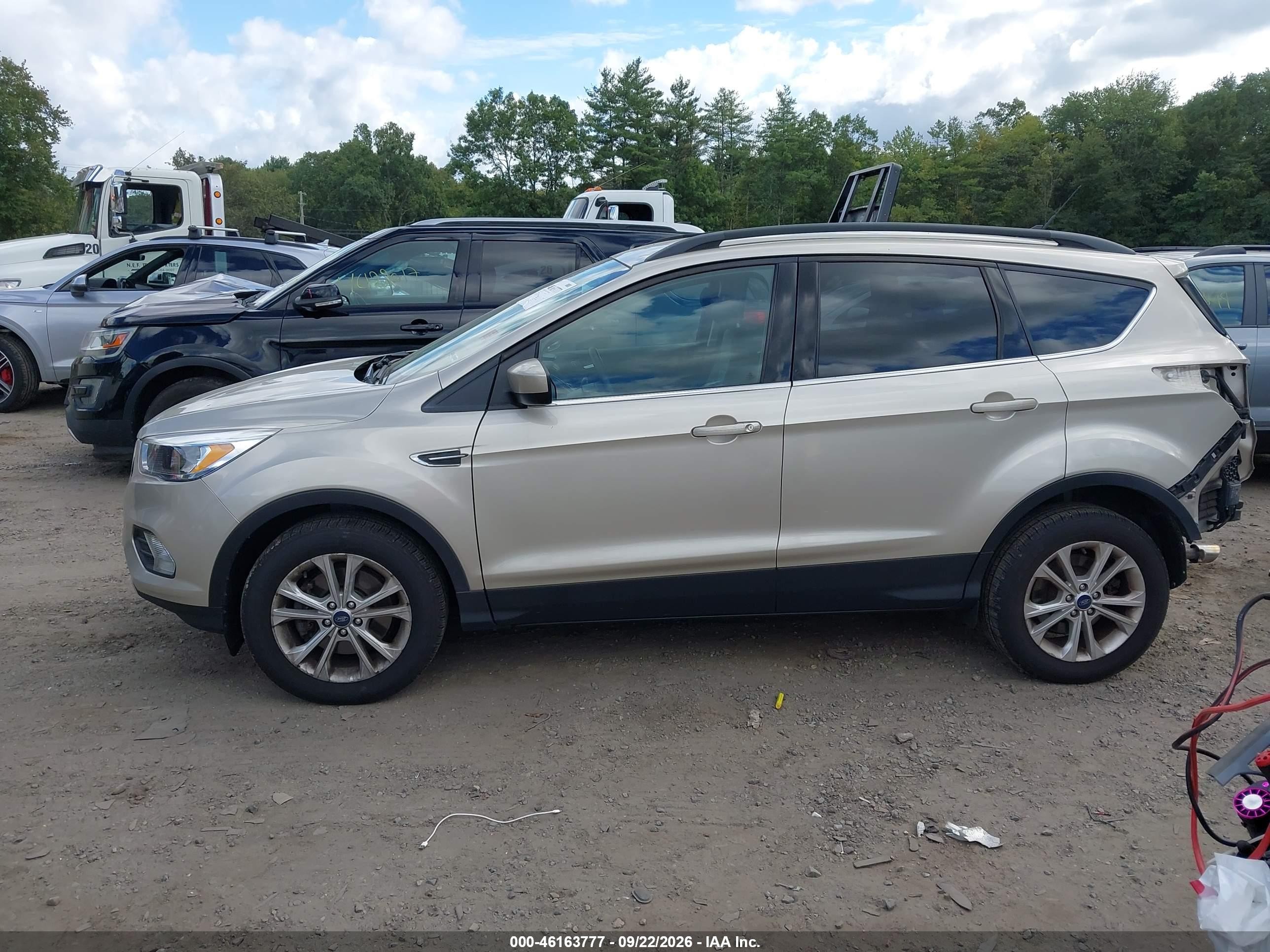 Ford Escape — photo 15