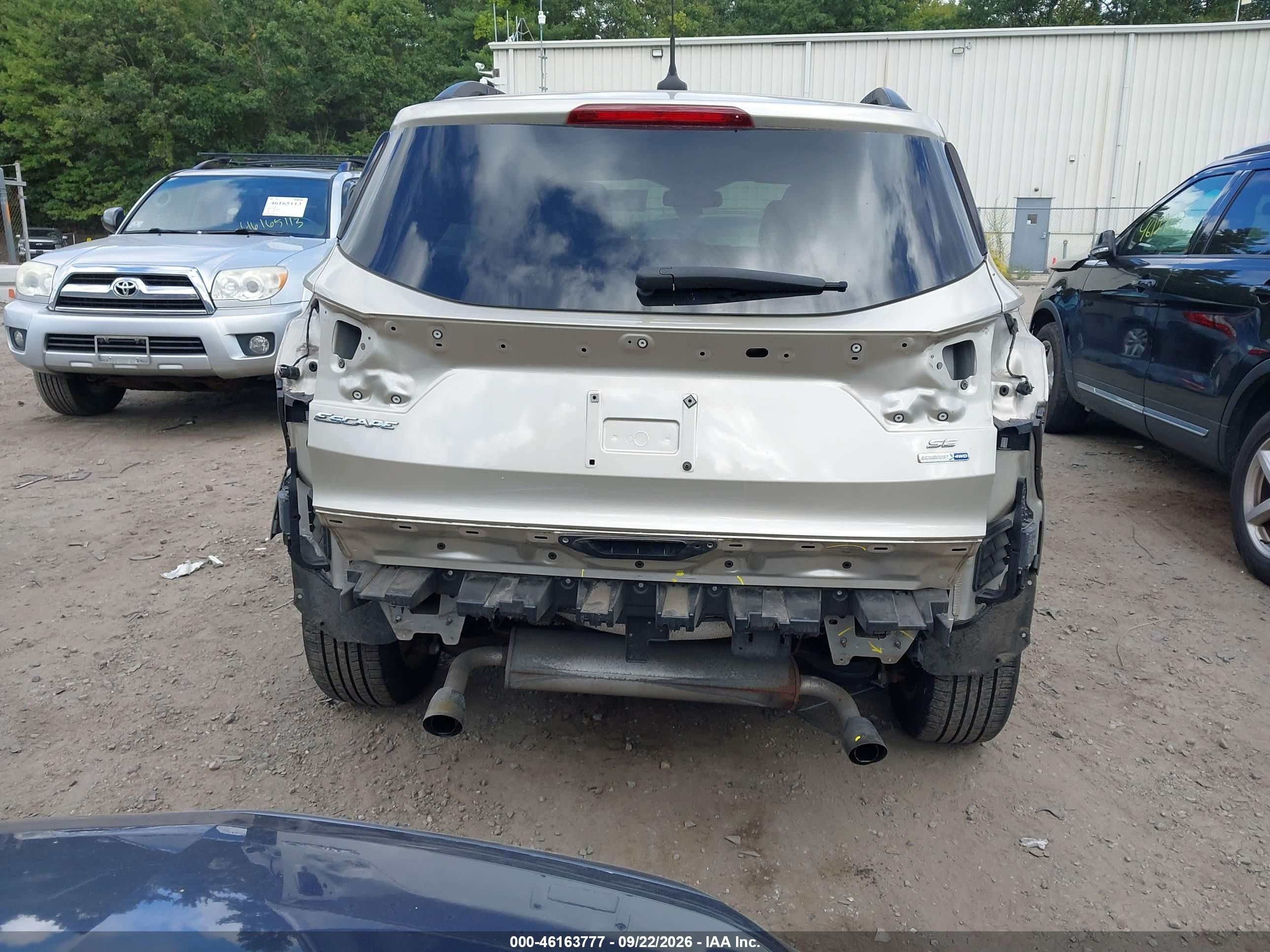 Ford Escape — photo 17