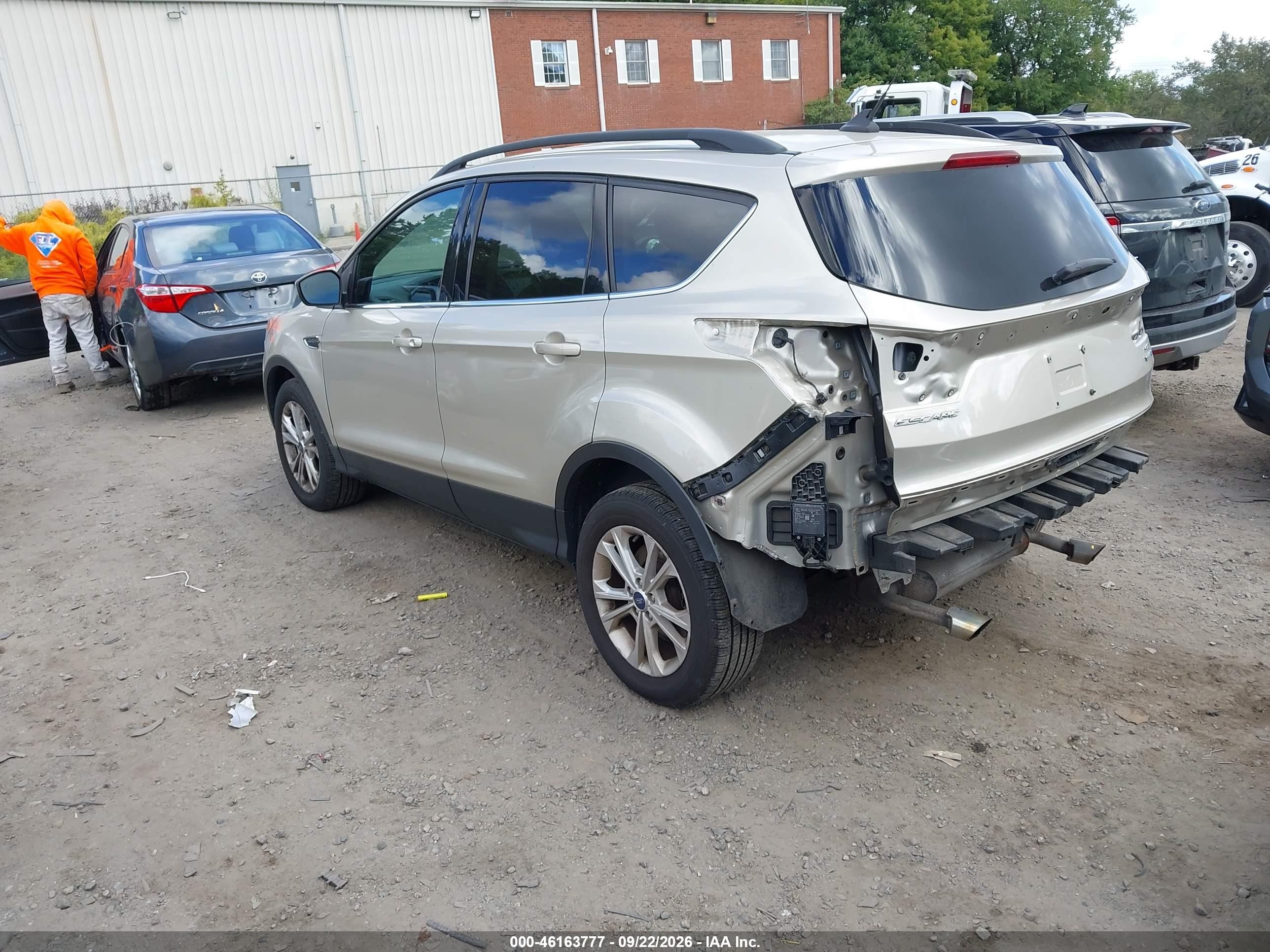 Ford Escape — photo 3