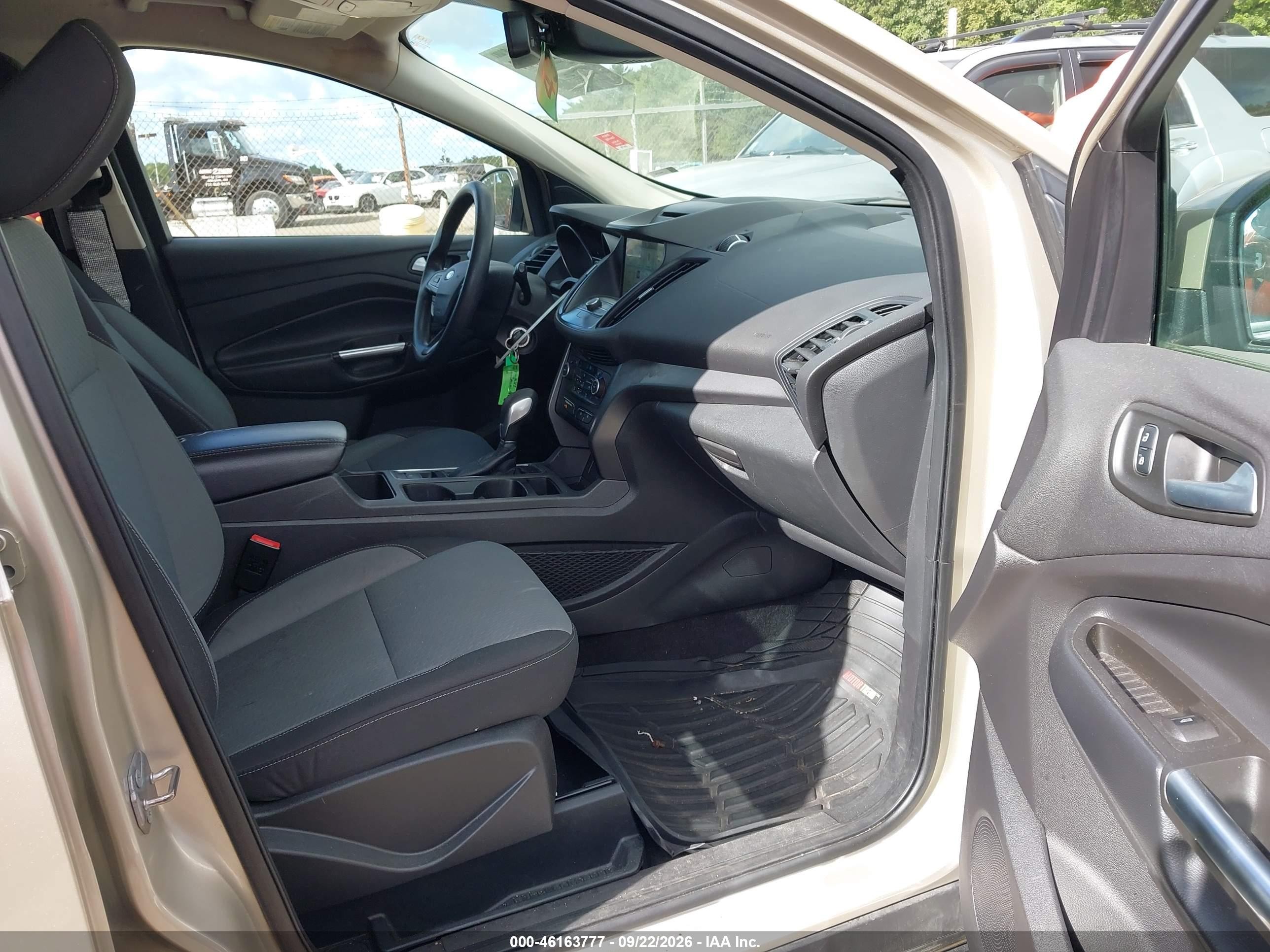 Ford Escape — photo 5