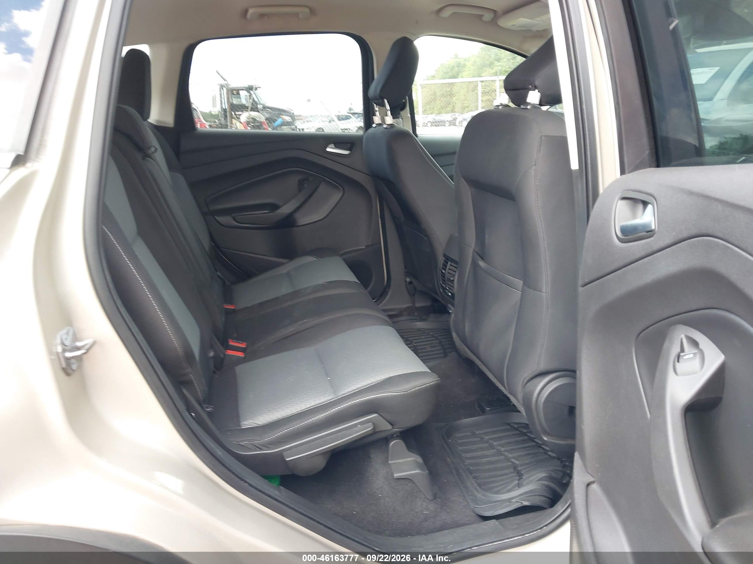 Ford Escape — photo 8