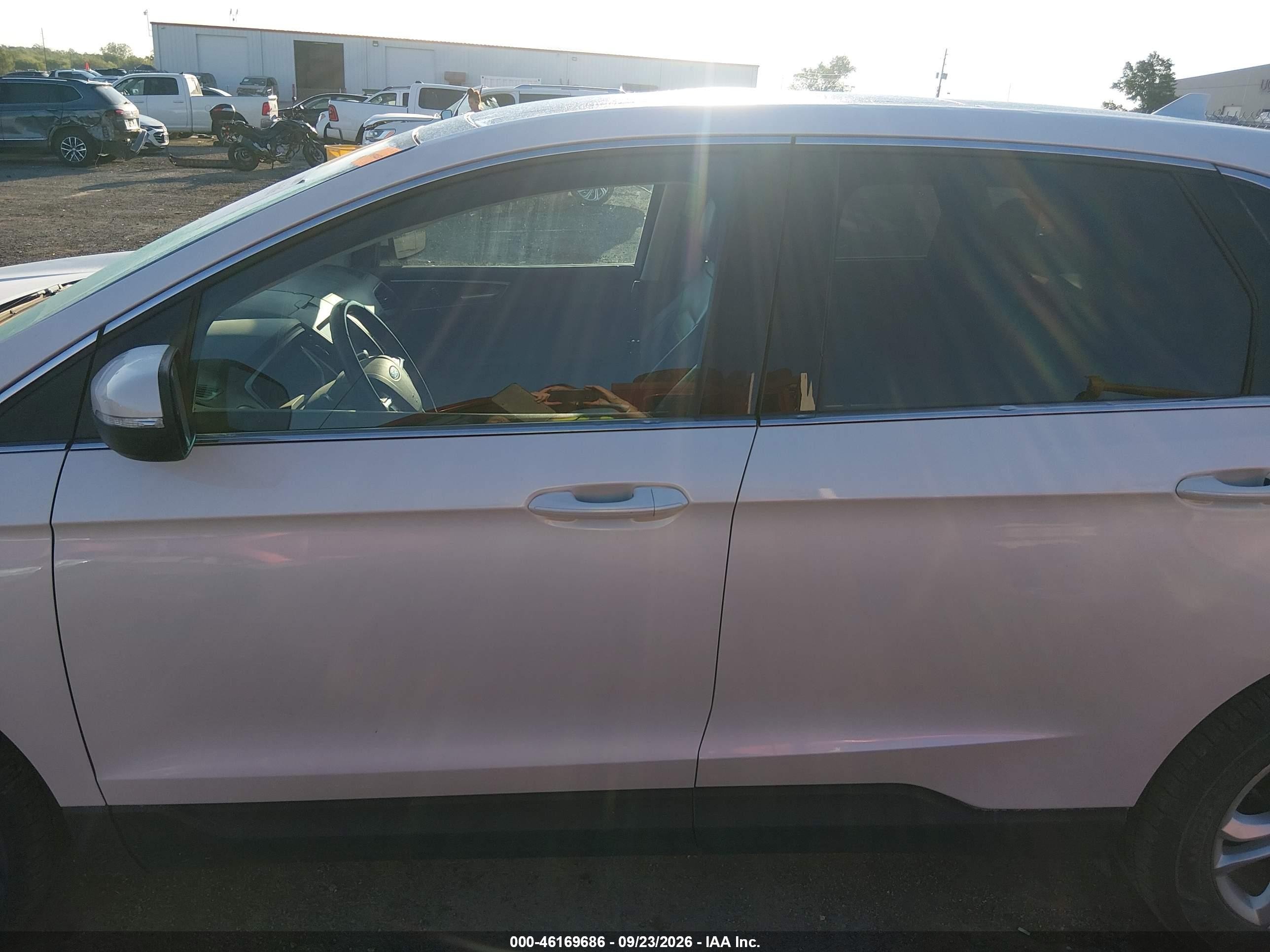 Ford Edge — photo 14