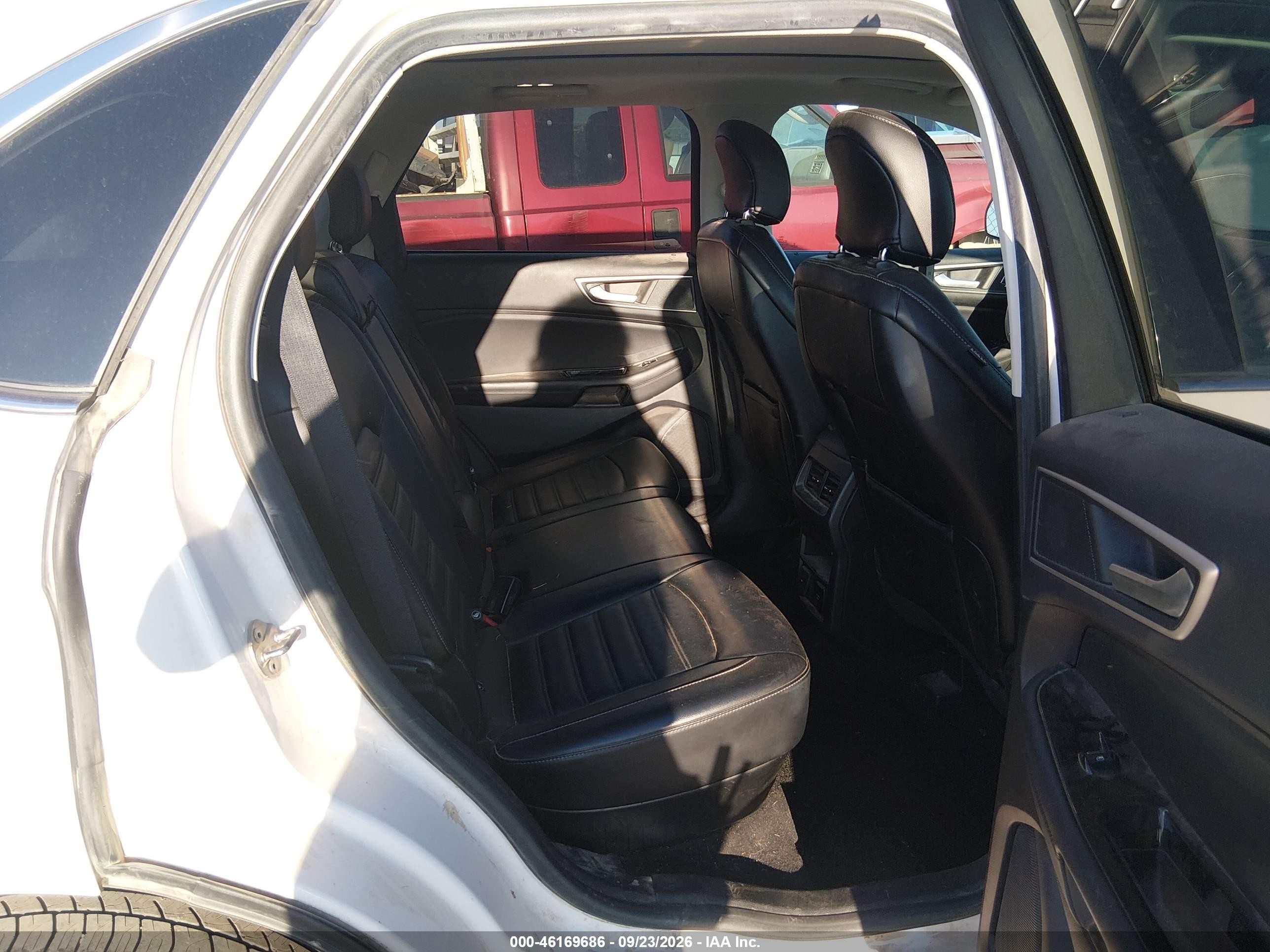 Ford Edge — photo 8