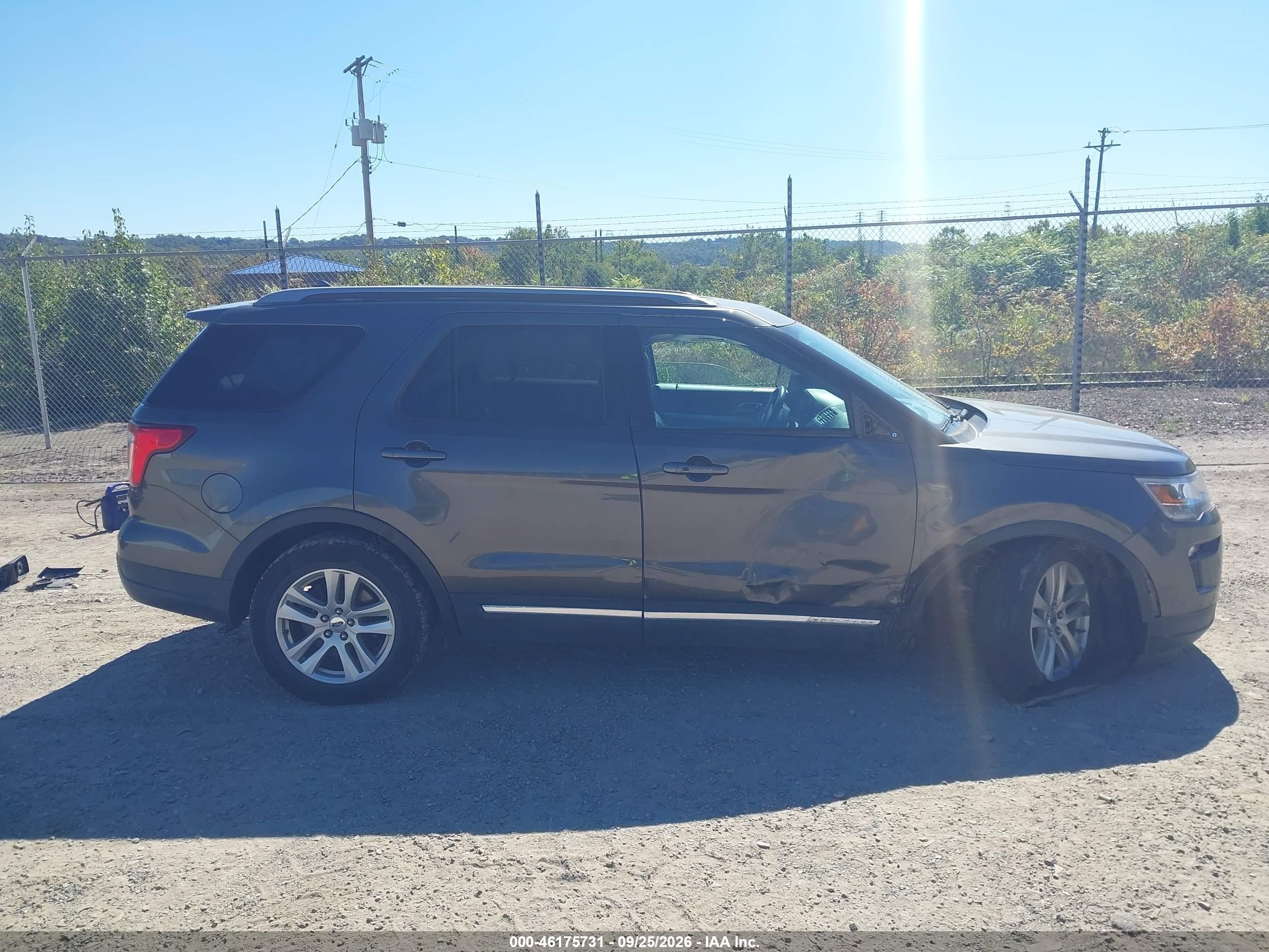 Ford Explorer — zdjęcie 13