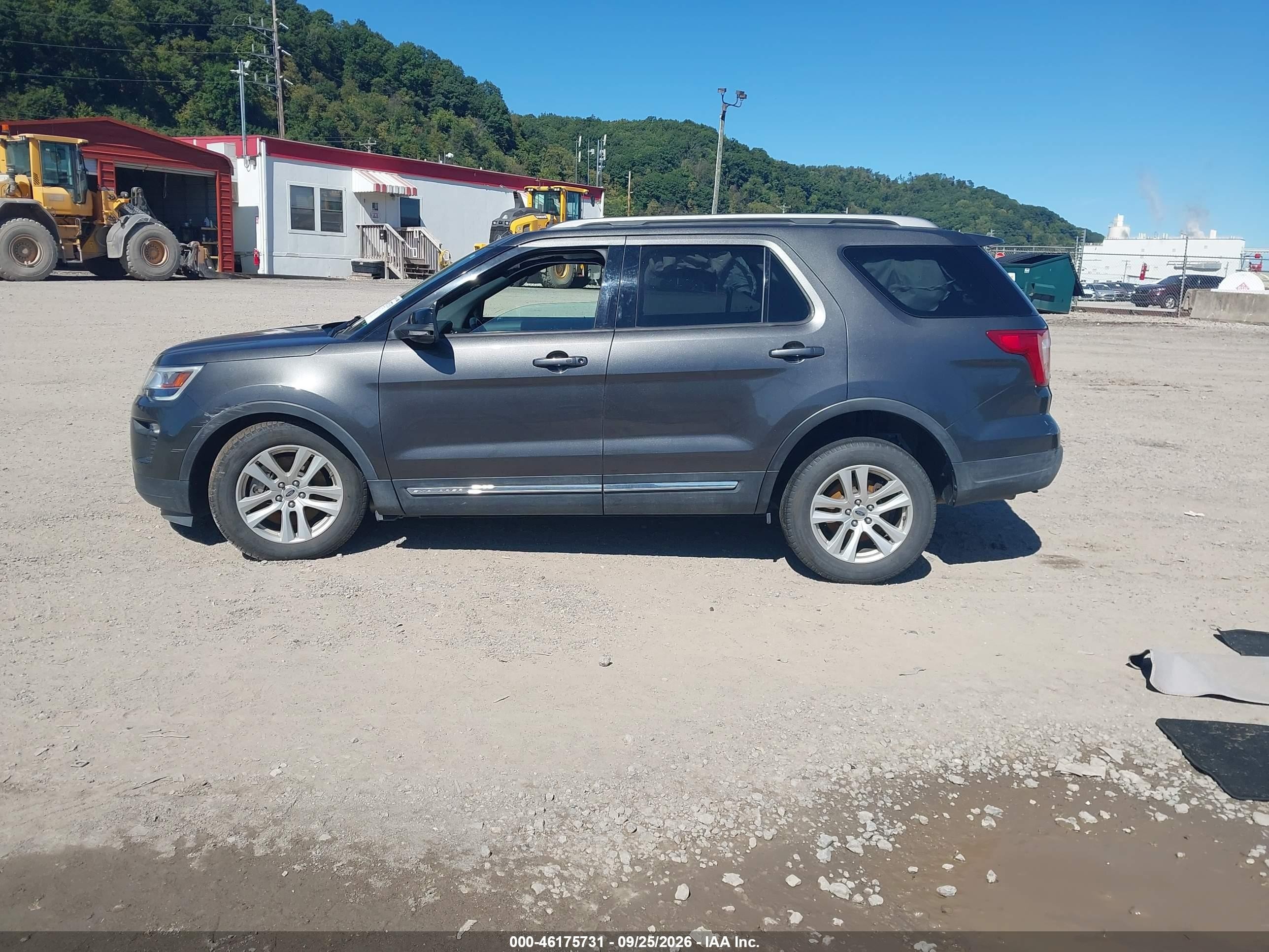 Ford Explorer — zdjęcie 14