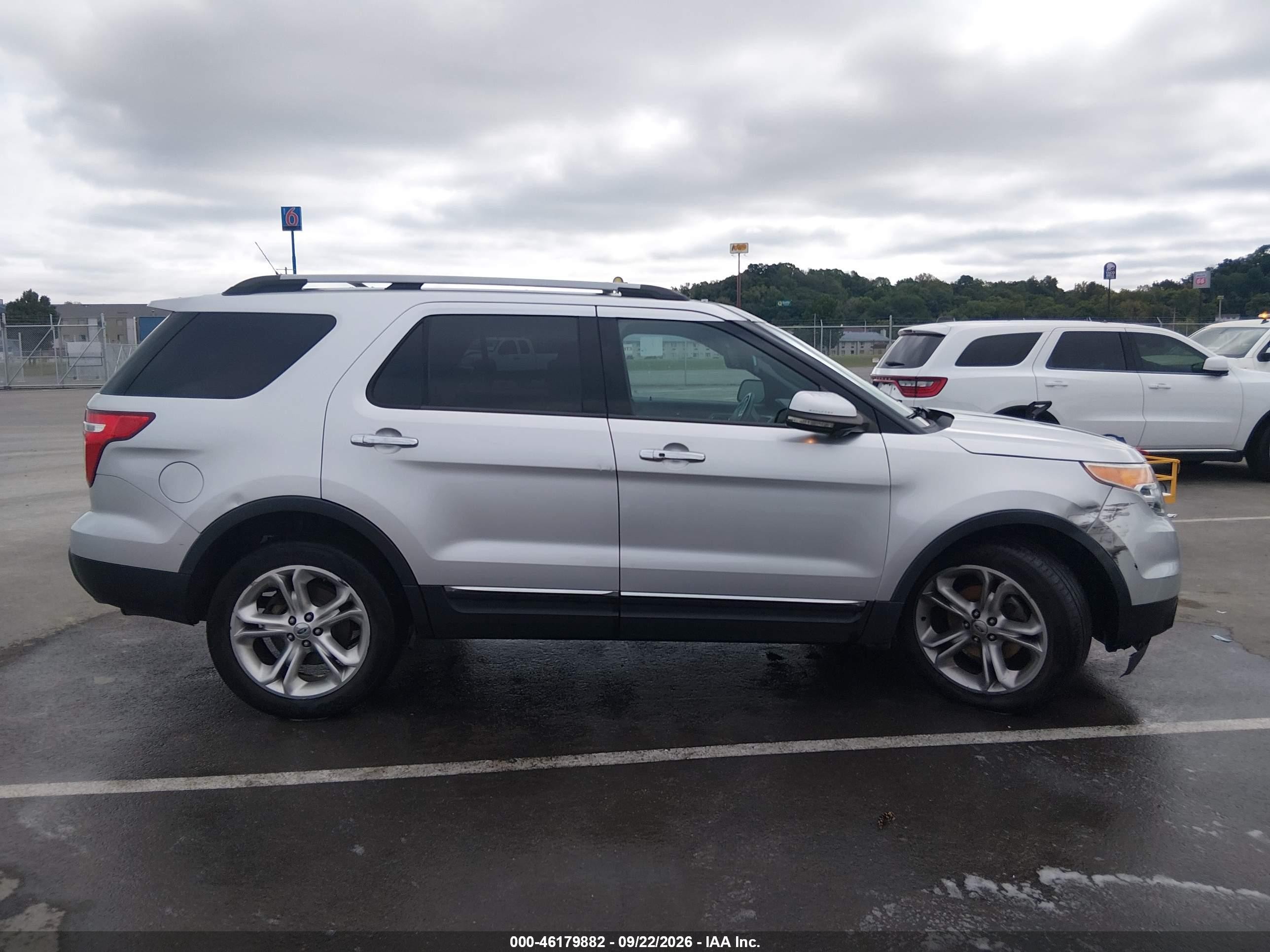 Ford Explorer — zdjęcie 12