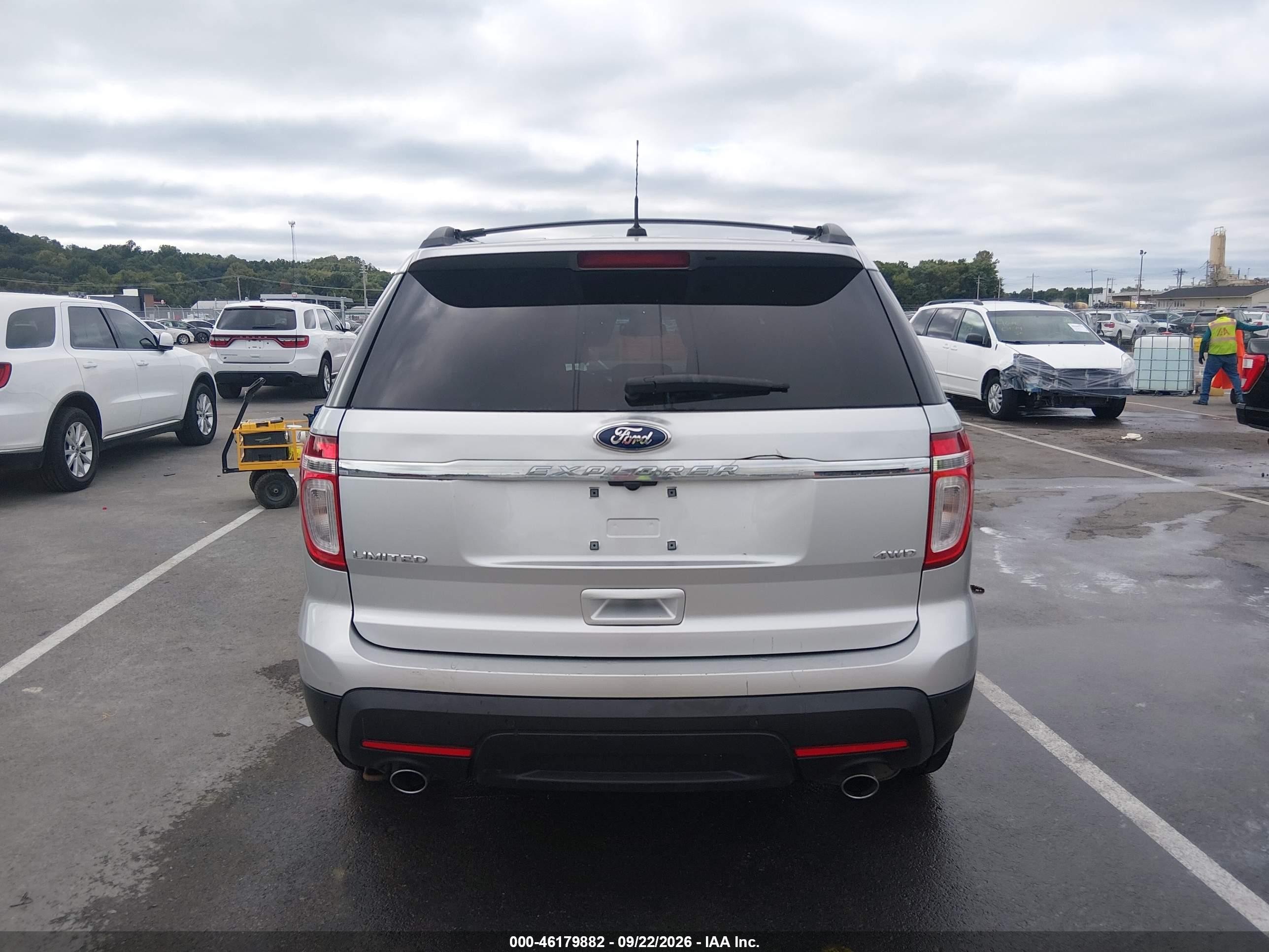 Ford Explorer — zdjęcie 15