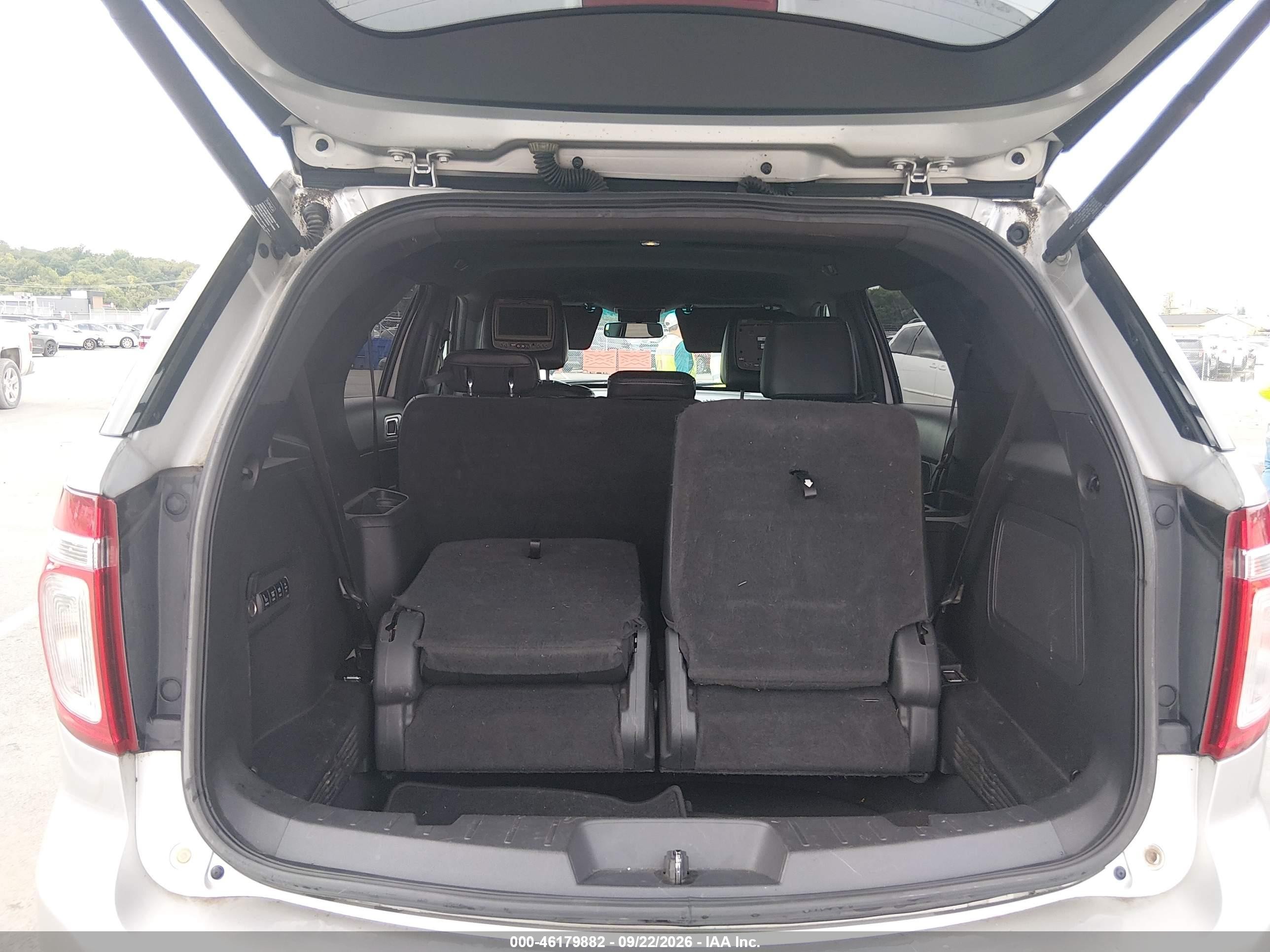 Ford Explorer — zdjęcie 16
