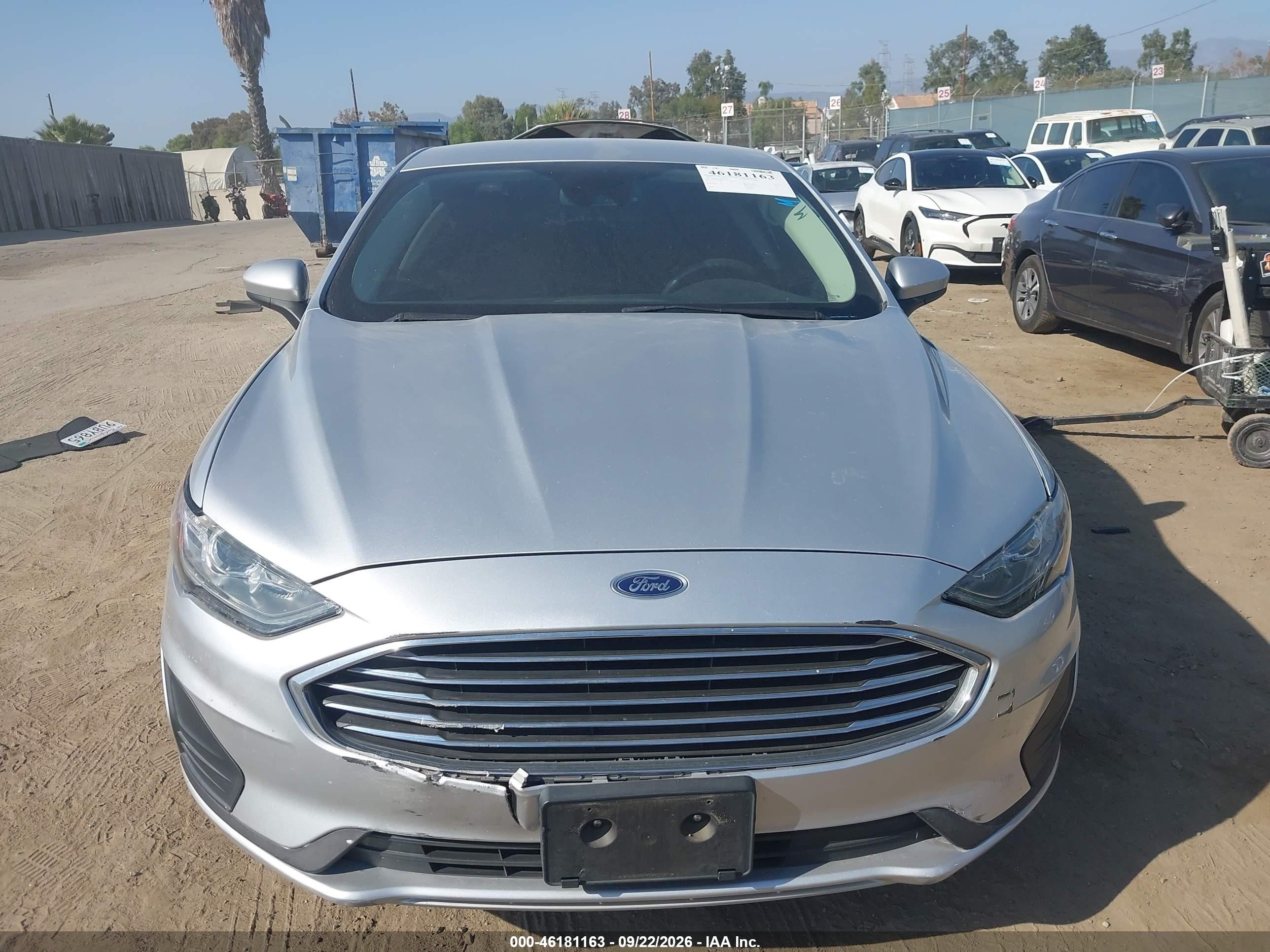 Ford Fusion — photo 12