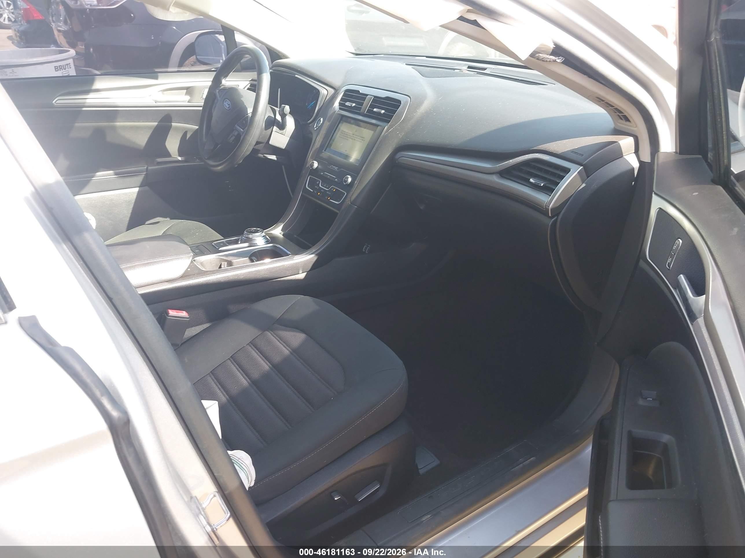 Ford Fusion — photo 5