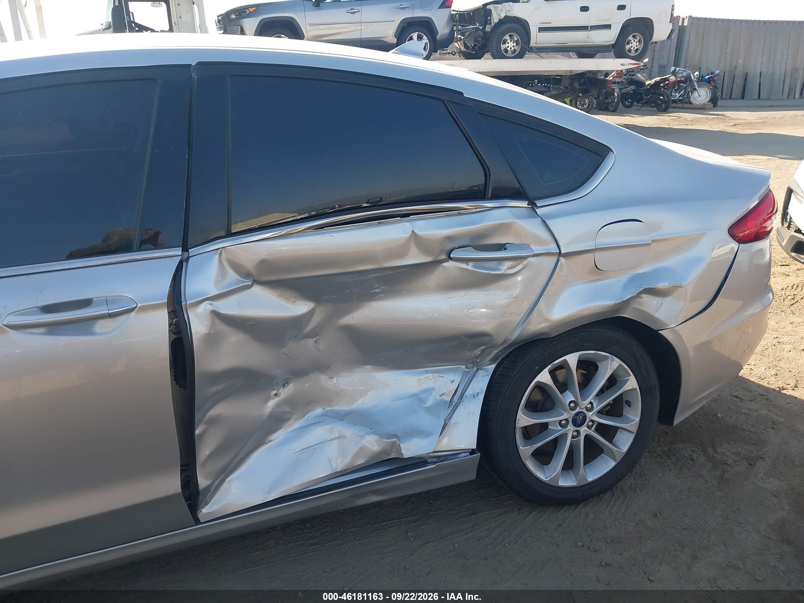 Ford Fusion — photo 6