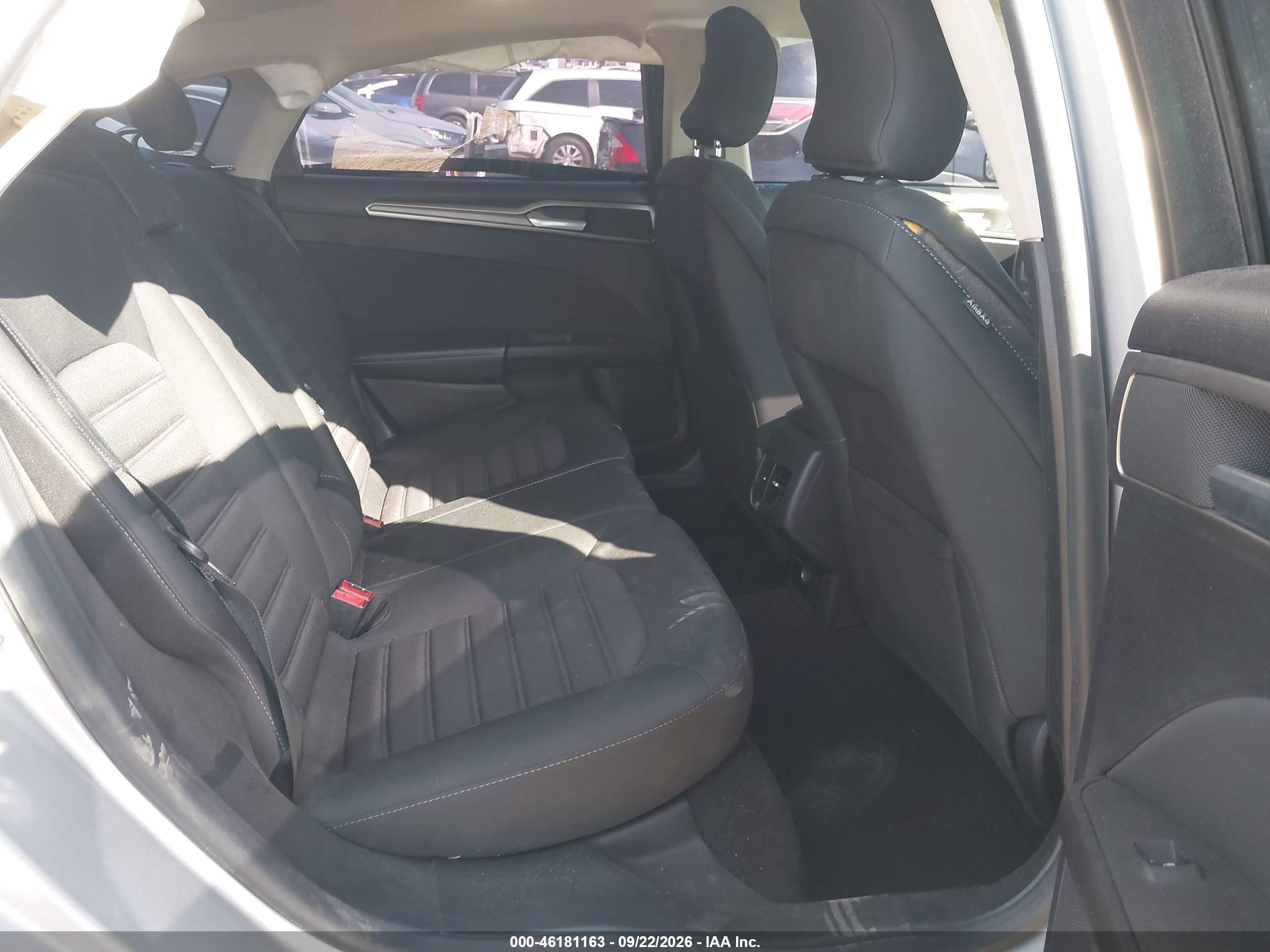 Ford Fusion — photo 8