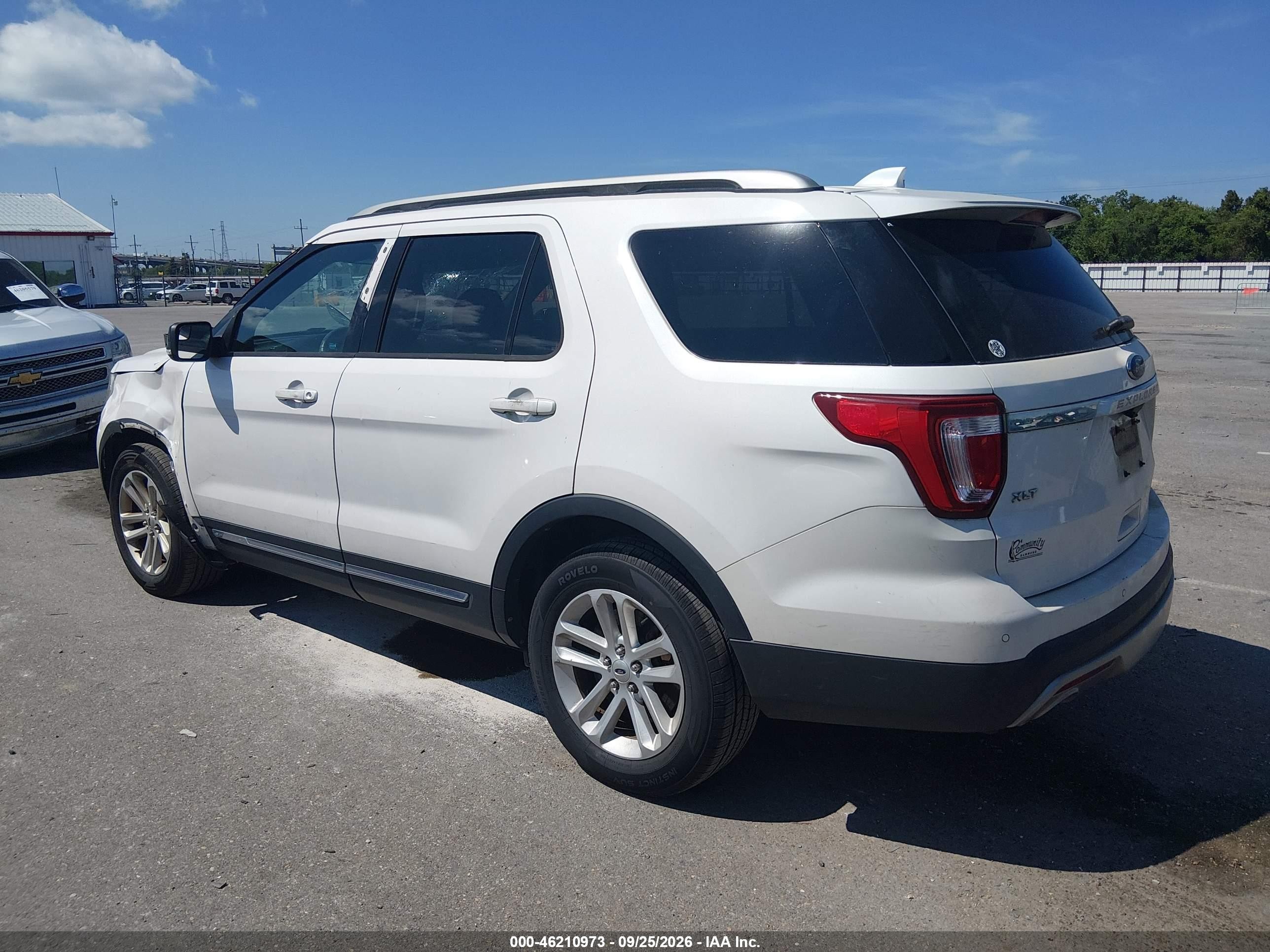Ford Explorer — zdjęcie 14