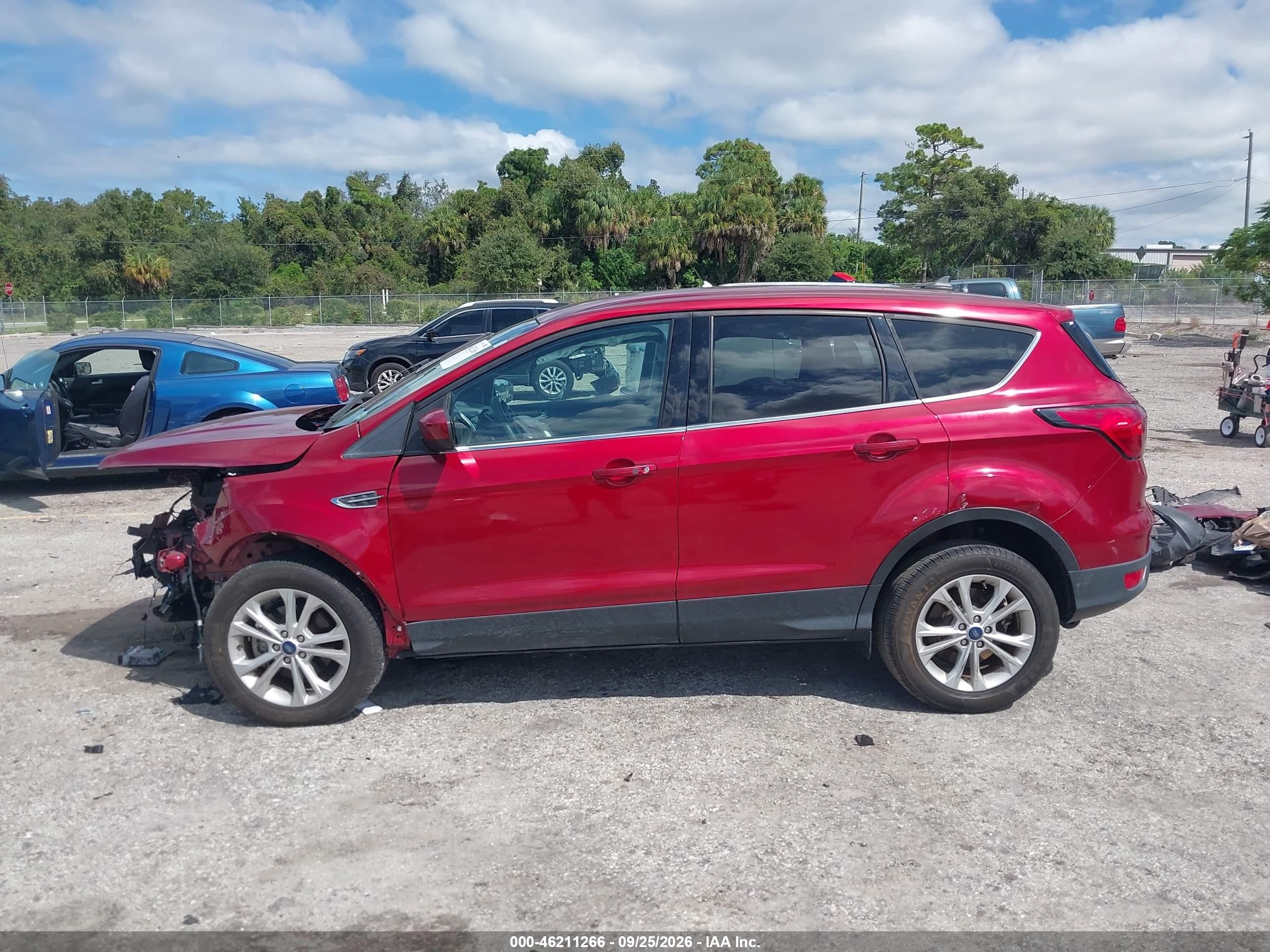 Ford Escape — photo 13