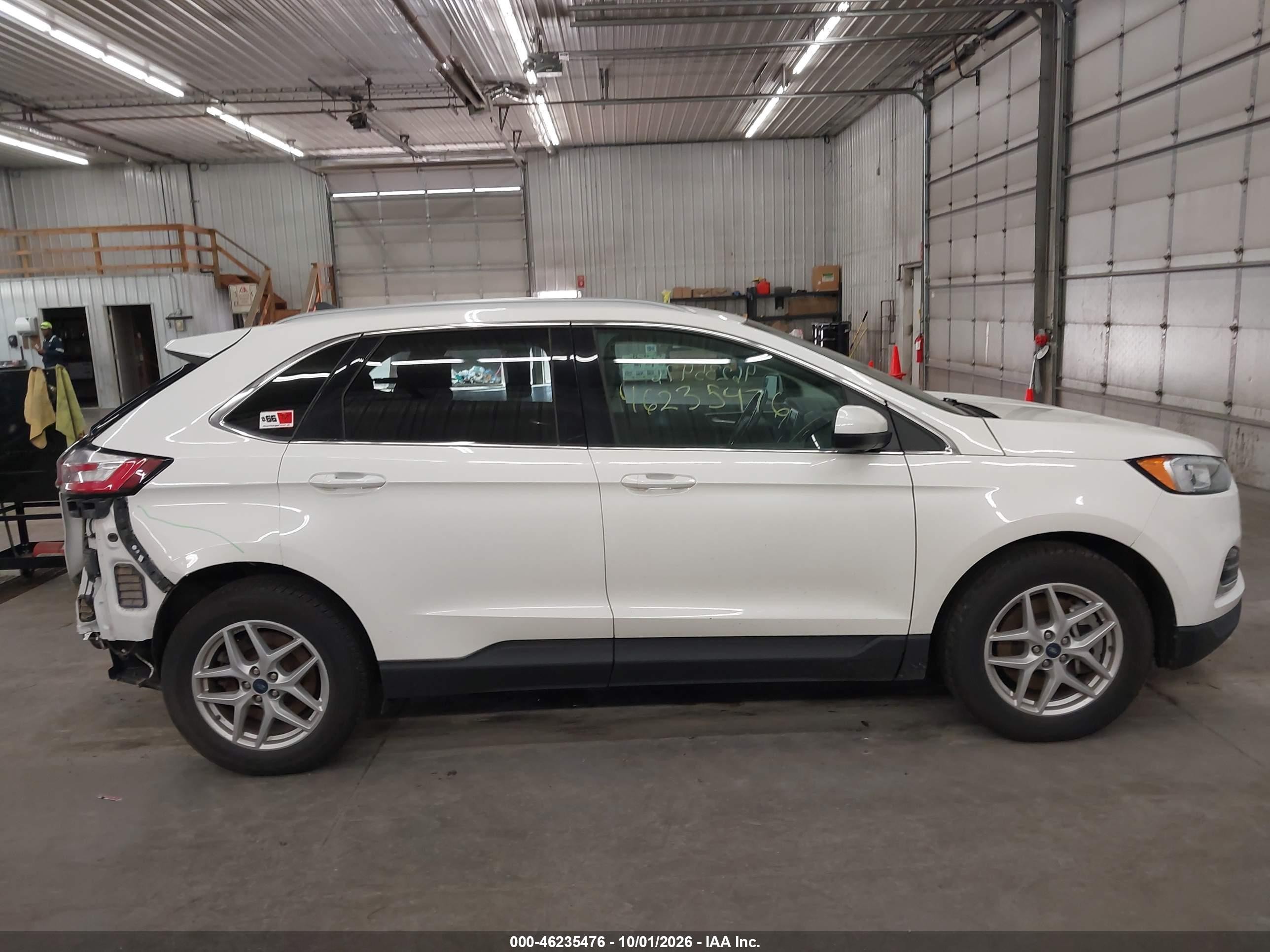 Ford Edge — photo 14