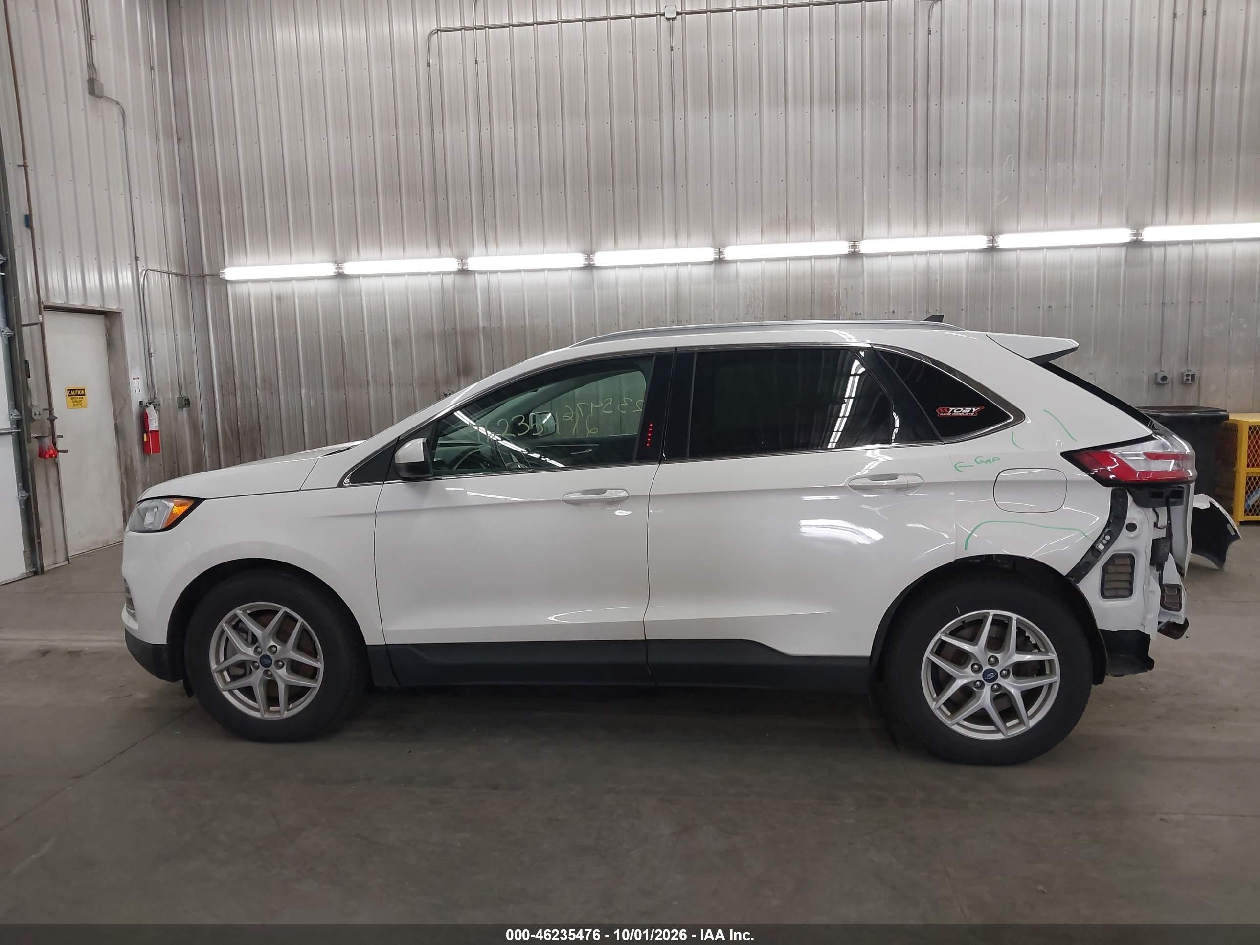 Ford Edge — photo 15