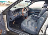 Lincoln Town Car Signature/Touring 1LNLM82W8VY710124 photo