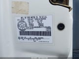 Lincoln Town Car Signature/Touring 1LNLM82W8VY710124 снимка