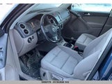 Volkswagen Tiguan S WVGCV7AX8BW528089 снимка
