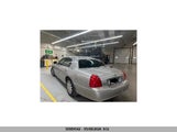 Lincoln Town Car Signature Limited 2LNHM82V78X647373 снимка