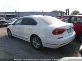 Volkswagen Passat S 1VWAT7A3XHC041711 снимка