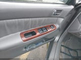 Toyota Camry Le/Xle/Se 4T1BF30K05U601737 снимка