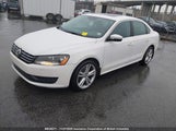 Volkswagen Passat Se 1VWBH7A34DC120565 снимка