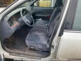 Ford Crown Victoria 2FAFP73W1YX189422 снимка
