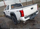 Toyota Tacoma Hybrid 3TYLC5LN5RT008618 photo