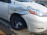 Toyota Sienna Le 5TDZA23C96S452315 снимка