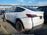 Tesla Model Y LRWYGDEE8RC670611 fotografie