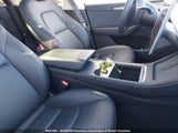 Tesla Model Y LRWYGDEE8RC670611 fotografie