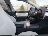 Tesla Model Y 5YJYGAEE1MF210039 снимка
