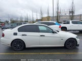 BMW 323I WBAPG7G54BNN17938 снимка