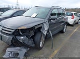 Volkswagen Tiguan S/Se/Sel/R-Line WVGJV7AX7FW588782 photo