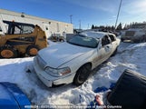 Lincoln Town Car Signature 1LNHM81W57Y623758 photo