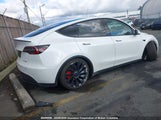 Tesla Model Y 7SAYGDEF9NF542468 fotografie