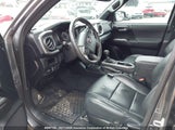 Toyota Tacoma Dbl Cab/Sr5/Trd Sport/Or 5TFDZ5BN7JX036354 fotografie