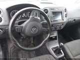 Volkswagen Tiguan Trendline WVGKV7AX0GW547478 снимка