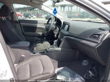 Hyundai Elantra Gl KMHD84LF0HU342548 photo