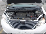 Toyota Sienna Le 5TDKK3DC9BS105192 снимка